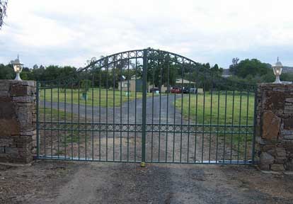 Double Driveway Gate with Bow top