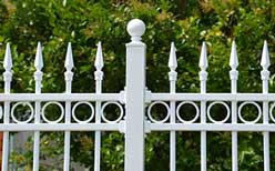 fence with bracket picture
