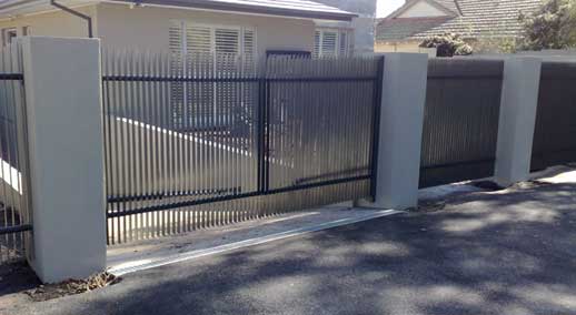 Fin fencing and gate 