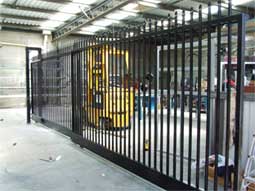 Telescopic gate in a closed position 