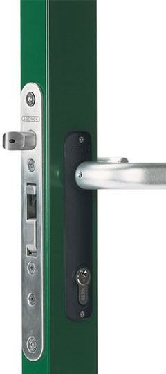 Locinox H Metal in a green gate frame