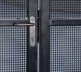 locinox H Metal installed in a wire gate 