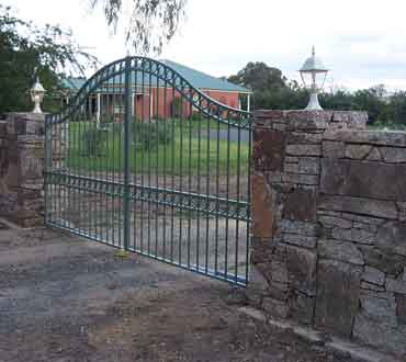 Bow top Driveway Gate 