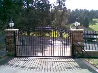 Cantilever residential driveway gate back view 