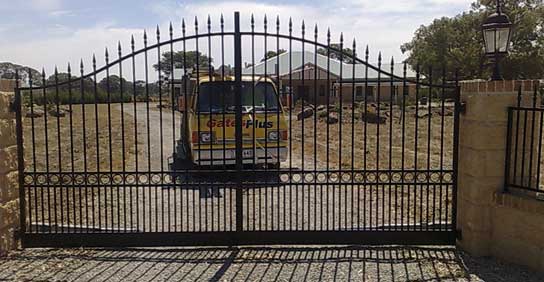 country dual swing gates 